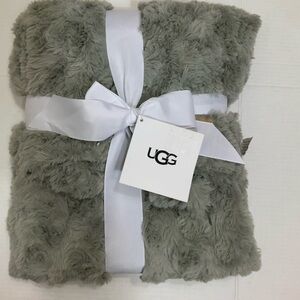 UGG Duffield II Oversized Faux Fur Throw Blanket 50x70 Gray Seal Soft New Tags